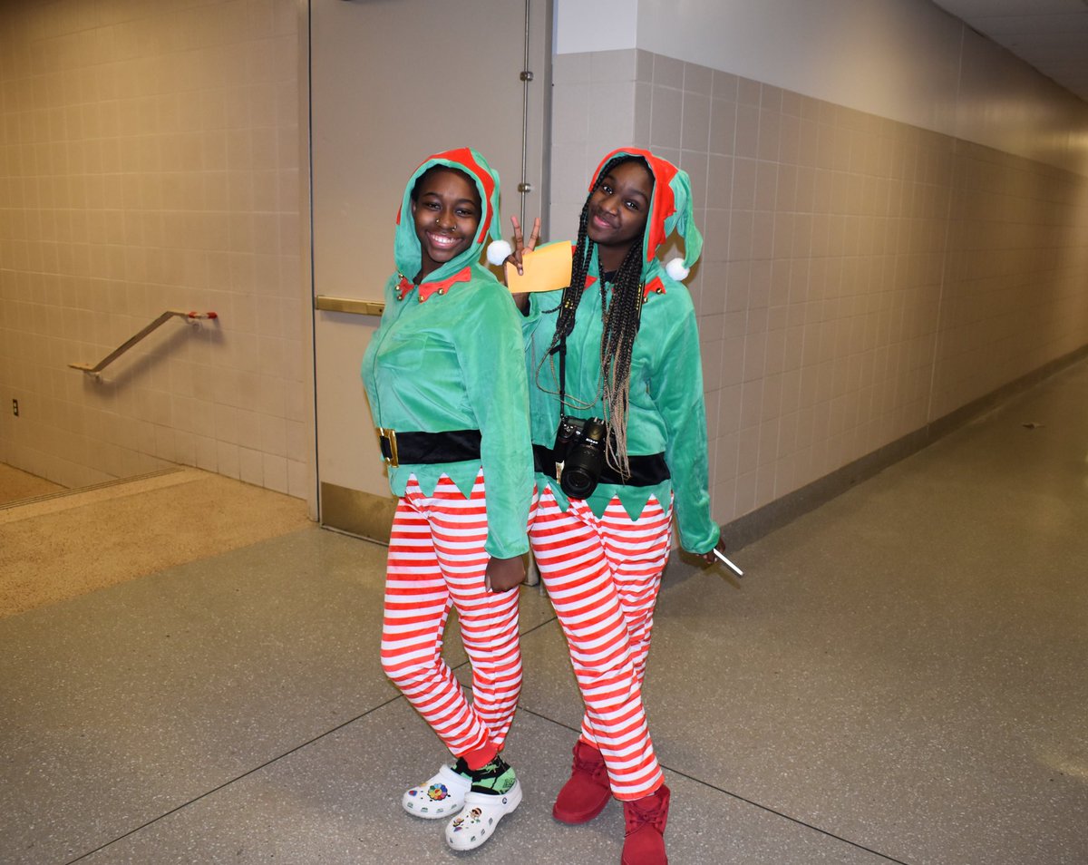 lhslibertylife's tweet photo. Day 2 of Holiday Spirit Week brought elves, bunnies, and herds of reindeer!We can’t wait to see the holiday hats tomorrow! https://t.co/HedxYxU8W3
