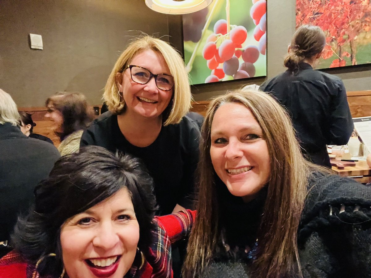 Don’t mind us…. Just having a Holly Jolly time! 🎅🏻 #squadgoals <a href="/MichellePete75/">Michelle Peterson</a> <a href="/MrsNeeleyMiddie/">Tracy Neeley</a>