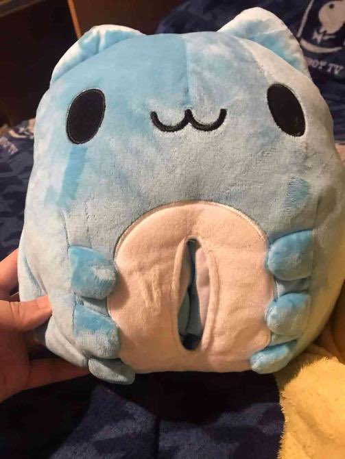 gf went to go shower and left me alone with her plushies, lord give me strength