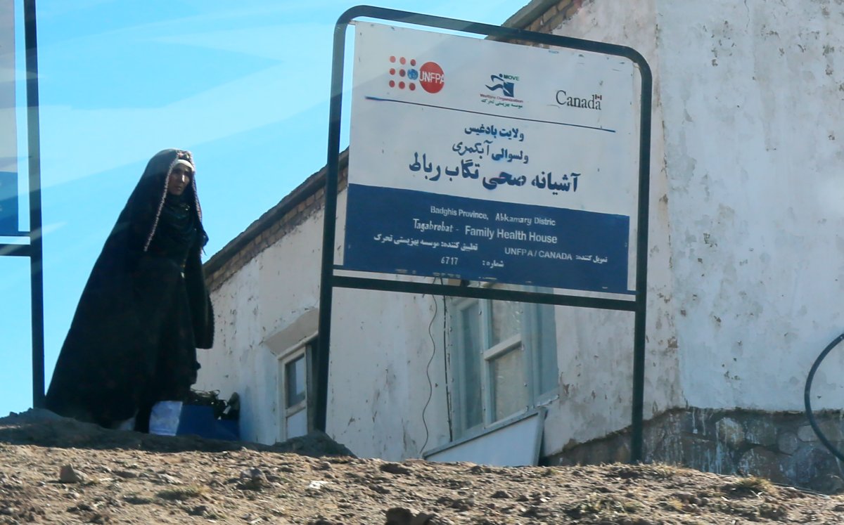 The @UNFPA-supported Family Health Houses provide access to maternal and reproductive health services to women in the most underserved communities so we can help keep childbirths safe. This year, over 786,000 Afghans have utilized services in our 220 FHHs