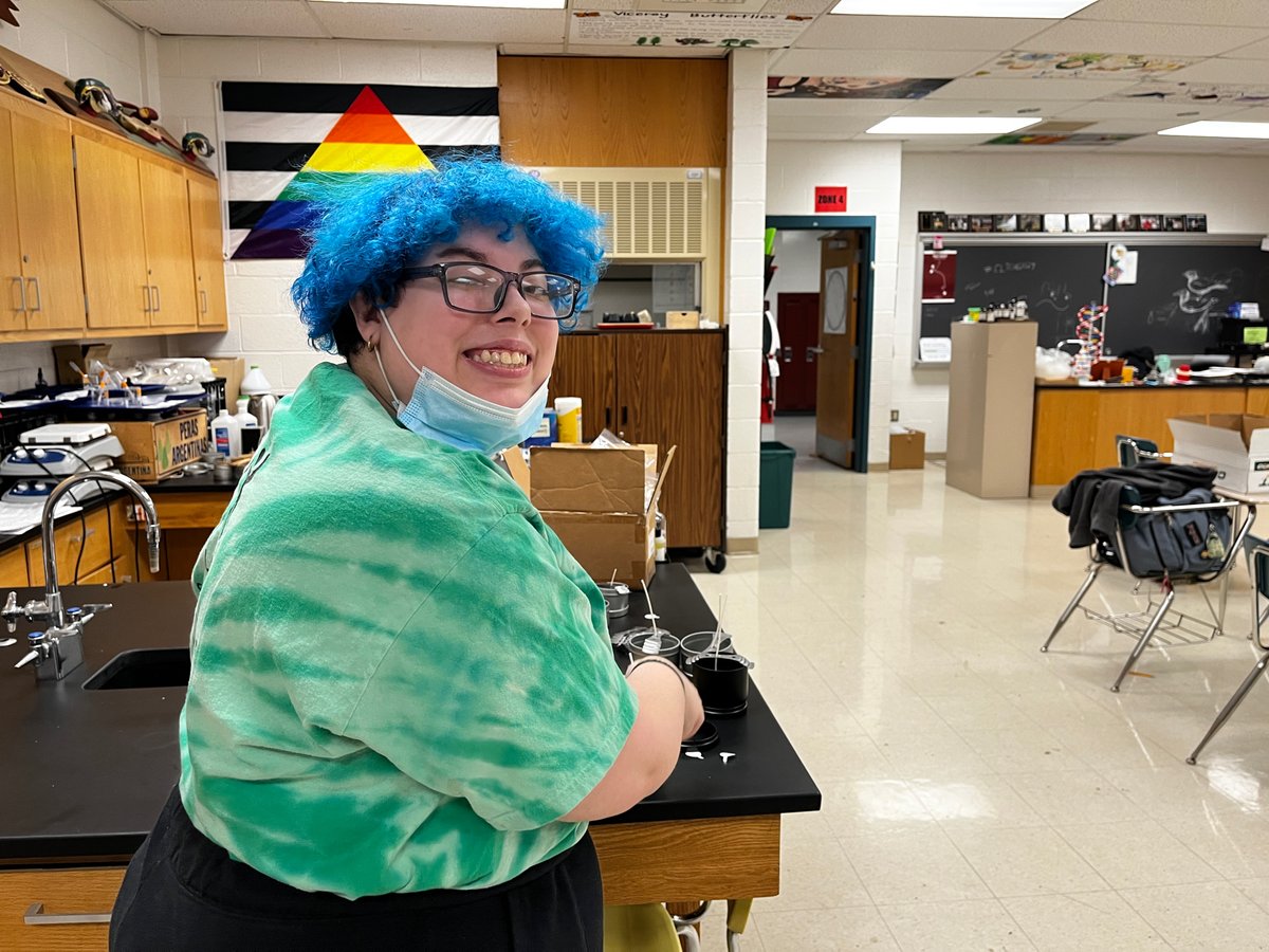 The Jasper students have been working hard and teaching others about the science of candlemaking. They welcomed visitors and taught us all while we had fun creating holiday gifts.