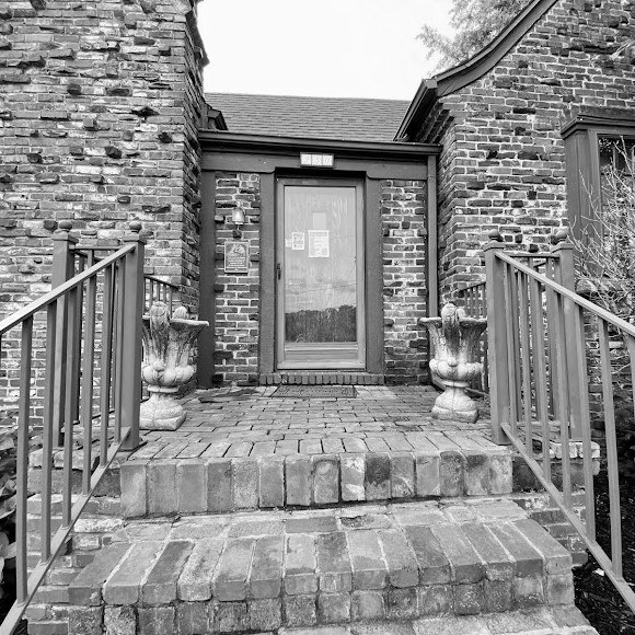 Due to extreme weather forecasts, the #ClintonHouseMuseum will be CLOSED Thurs 12/22 &amp; Fri 12/23🥶🌨

Due to Christmas Eve, we'll be closed Sat, 12/24, too!🎄We'll return to reg hours next week, including Sat 12/31 (NYE)🪩

📍#FayettevilleArkansas
#clintonhouse  #fayettevillear