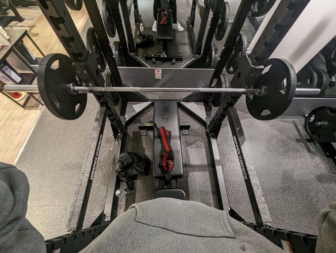 ベンチプレスするぞ!!!!フォロワー!!! 