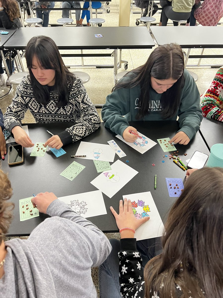 unifiedchamplhs's tweet image. Today in our meeting we played Christmas bingo and colored snowflakes! ❄️ Some holiday fun before break! 🎄Thank you to those who stuck around and helped clean up afterwards. 😊
