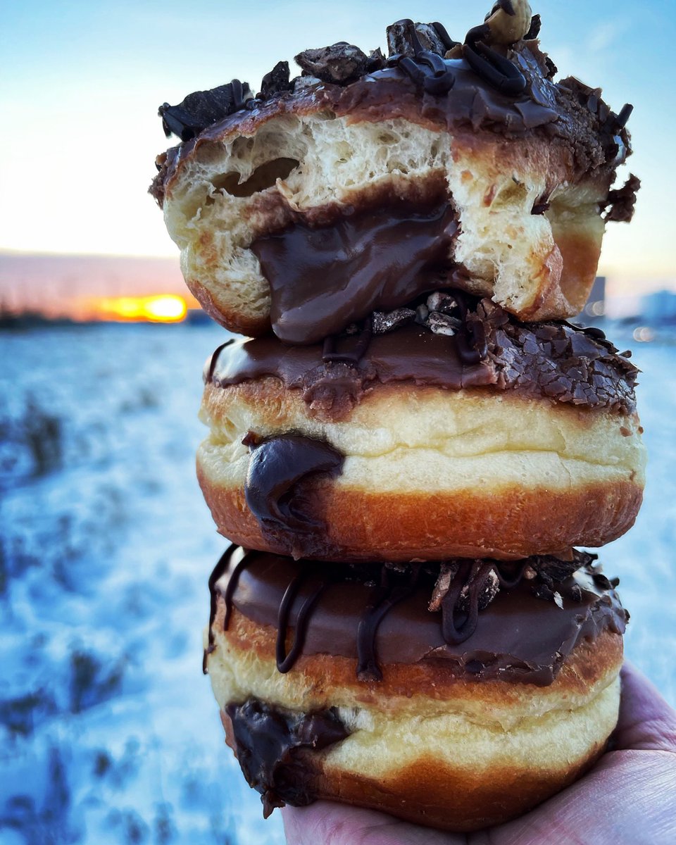 This week’s menu SLAPS! It’s been very busy so we strongly recommend preordering if doughnuts are on your wish list. #FerreroRocher #Winnipeg #Doughnuts 
ohdoughnuts.com