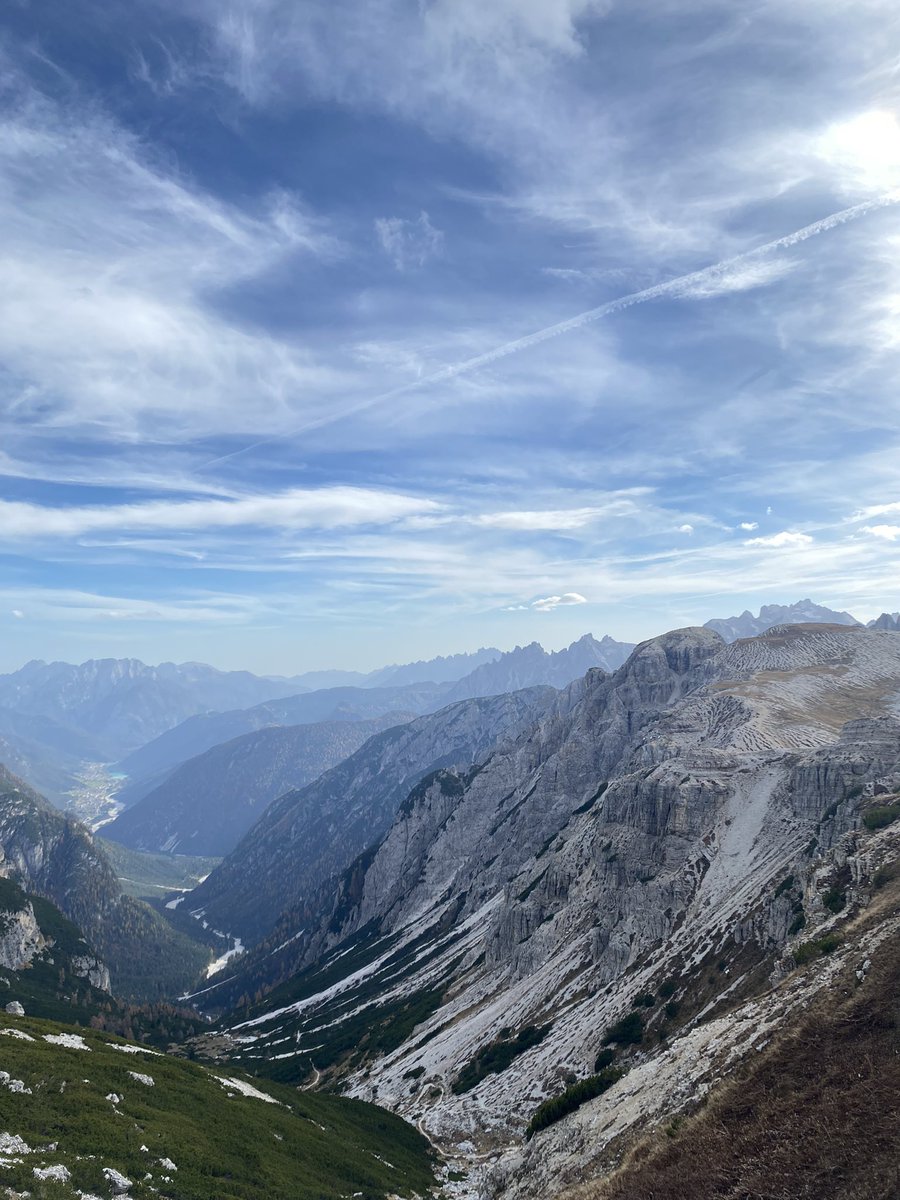 danigc03's tweet photo. Thread con los viajes mas lindos de mi 2022

1. Dolomitas italianas, paisajes absurdos!!! https://t.co/19bw6INh4S