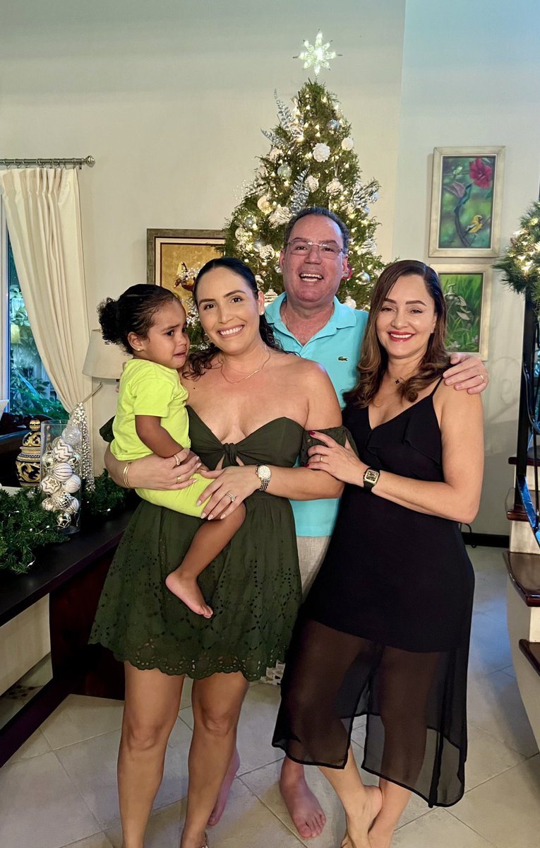 annmarievazja's tweet photo. ๐โฅ๏ธ#FamilyTraditions โฅ๏ธ๐๐ฏ๐ฒ
Every Xmas each member of the #BradyBunch puts on their #specialornament on our #ChristmasTree!
The joy our #granddaughters add tho! This #Addiโs 1st Xmas!
#Poomps & I also put on #EvaMay & #DaddyVaz memorial ornaments since their passing in 2019. https://t.co/L8OCapxG9M