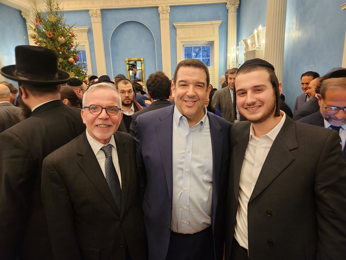 ushi_teitel's tweet photo. Had the honor of attending the #Hanukkah menorah lighting ceremony hosted by @NYCMayor at Gracie Mansion with many friends and NYC community leaders. 
#HappyChanukah https://t.co/94p11njHMO