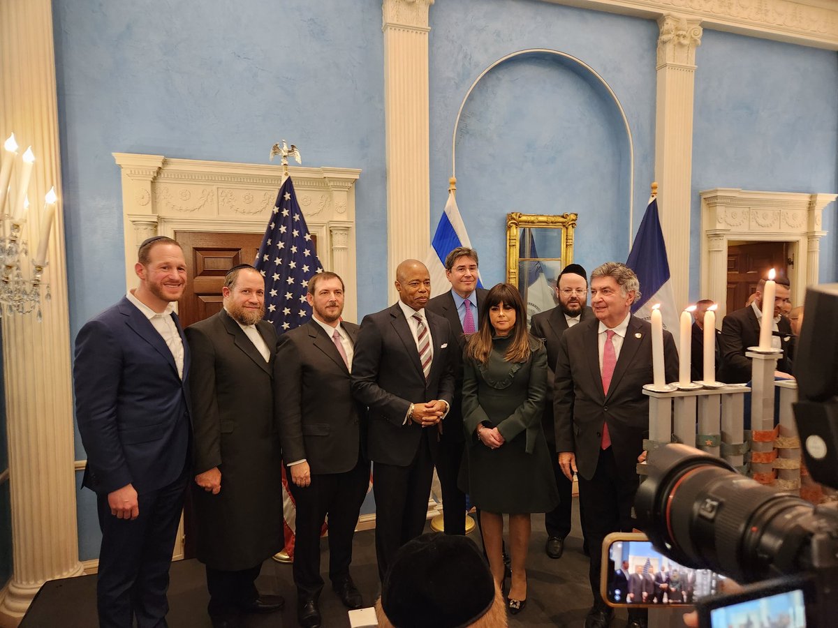 ushi_teitel's tweet photo. Had the honor of attending the #Hanukkah menorah lighting ceremony hosted by @NYCMayor at Gracie Mansion with many friends and NYC community leaders. 
#HappyChanukah https://t.co/94p11njHMO