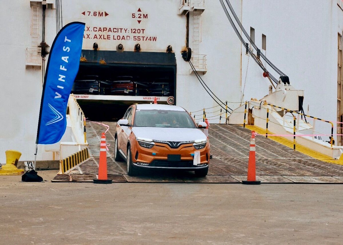 vinfastinsider's tweet photo. December 20, 2022, VinFast celebrates the arrival of the first 999 electric vehicles into the United States as the Silver Queen Ocean vessel docked at the Port of Benicia in California. https://t.co/nYaJv5VkCz