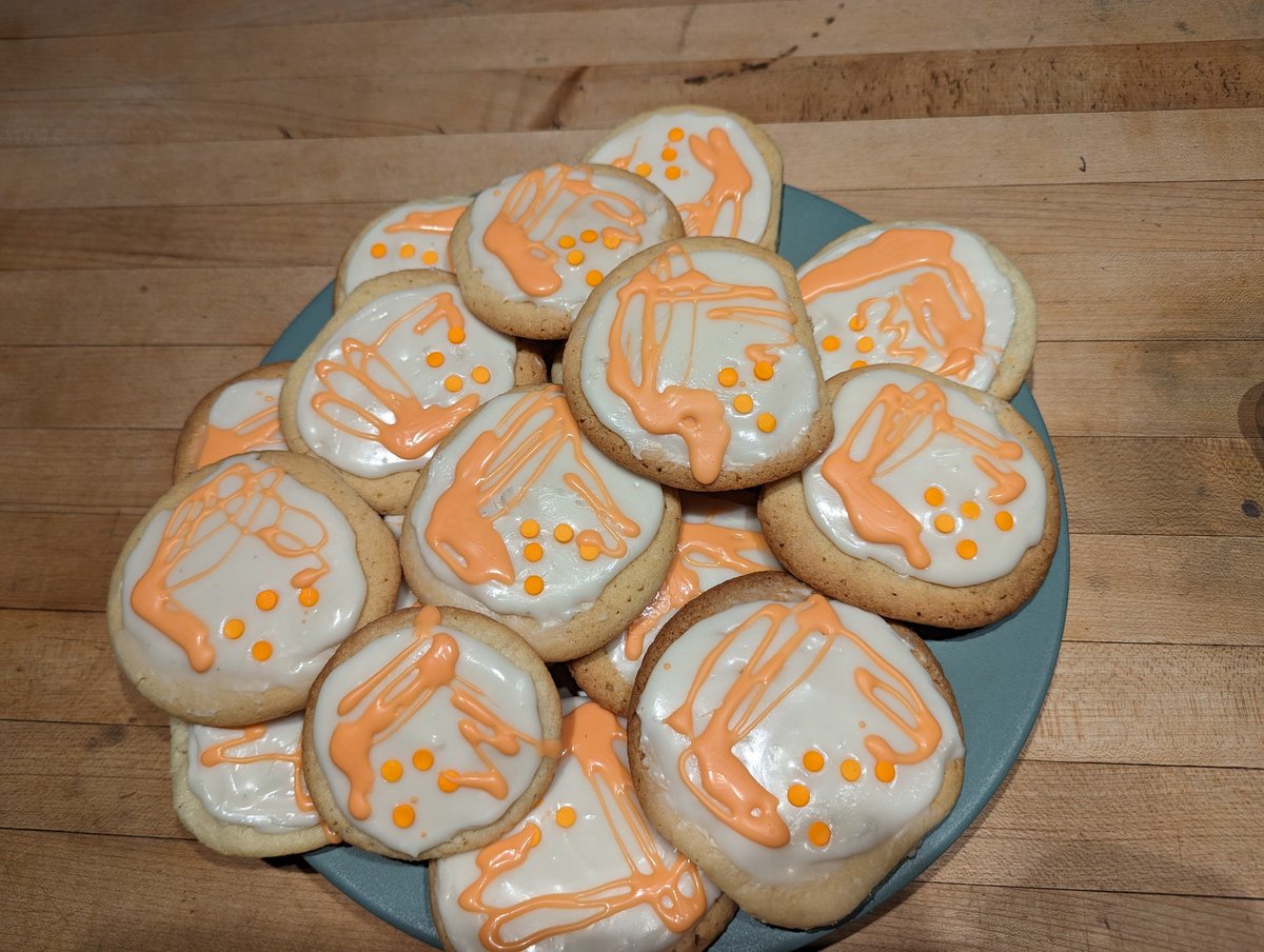 No fish health christmas party is complete without Flavobacterium psychrophilum cookies. <a href="/AFSFishHealth/">AFS Fish Health Section</a> IDK who didn't label the plates though...