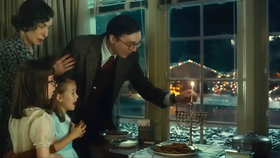 MiamiFilmFest's tweet photo. Happy Hanukkah movie lovers!
If you haven’t yet, watch Steven Spielberg’s #TheFablemans, now playing in select theaters. Our #GemsFF pick will definitely light up your holiday.🕎✨#HappyHanukkah https://t.co/lCy8LMTGlT