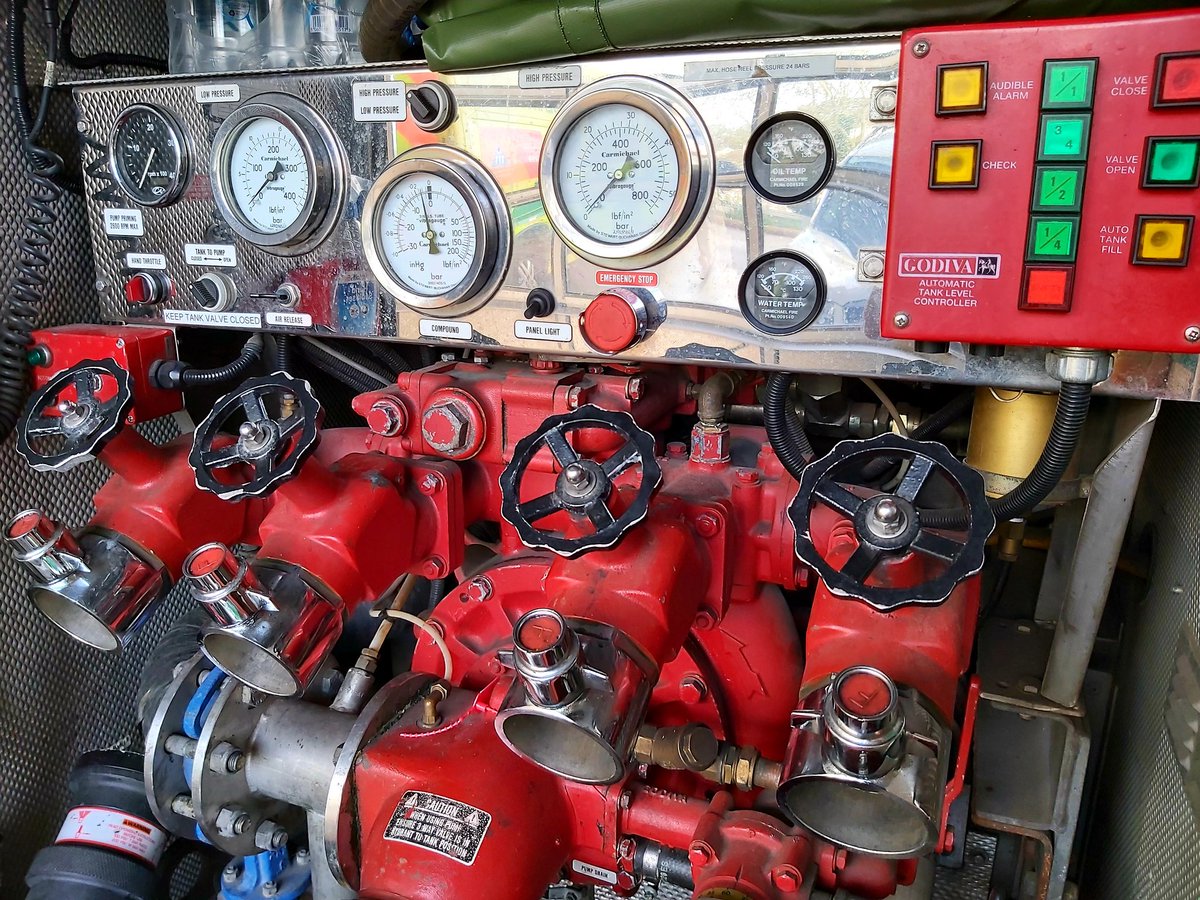 🚨 Shout 21:25 20th December 🚨

Hayle crew responded whilst mobile on A30 to an industrial building fire in Pool. 

Working with <a href="/TolvaddonCFRS/">Tolvaddon Community Fire Station</a> colleagues &amp; using breathing apparatus, hose reel jet, positive pressure ventilation to extinguish &amp; negate fire risk.