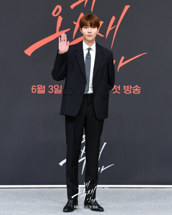 hwanginygi's tweet photo. even the lighter hair suits him well 

#HwangInYoup #황인엽 https://t.co/5X2dckSy2S