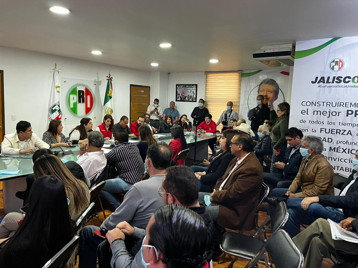 juliocovarru's tweet photo. Mi votación en el Consejo Político Estatal y Nacional fue A FAVOR de fortalecer al @PRI_Nacional y los acuerdos de coalición para elecciones en Coahuila y EdoMex

En los nuevos tiempos del PRI, no se responde a caprichos, manda el Consejo Político, ahí estamos representados TODOS https://t.co/QKZ1r40tWD