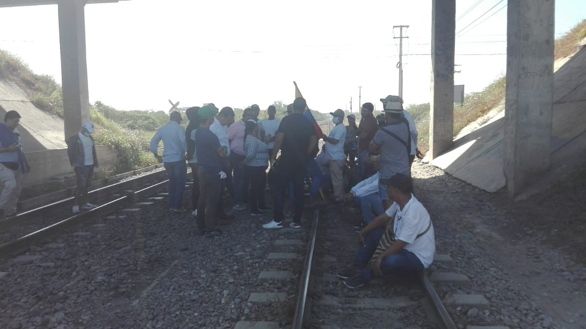 alejoocampog's tweet photo. 🚨Alerta 🚨
En Ciénaga, Magdalena hoy!
Abro hilo.

(1/4) https://t.co/g3no7UbJbp