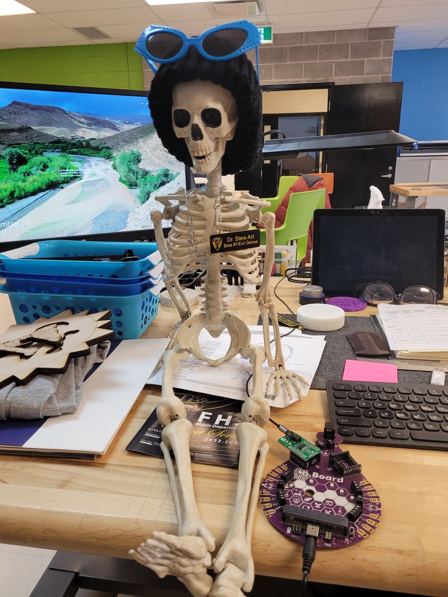 The <a href="/FHSkats/">Fredericton High School</a> #Innovation Lab is always a busy place with tons of #creativity. Believe it or not this #bBoard enabled skeleton teaches you all about vitamin B9 in Drake's voice 😀 <a href="/brilliant_labs/">Brilliant Labs / Labos Créatifs</a> @wilmilner