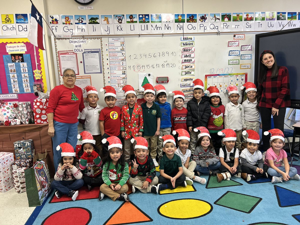 CrisApplewhite's tweet photo. @HBGonzalezPLA @MariaRossAP @DumasCe #LearningisFUNdamental Merry Christmas!!! 🎄 @ https://t.co/XPPSBDo55s