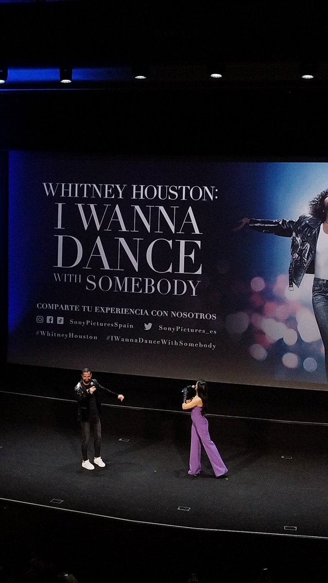 DiegoFerroAct's tweet photo. Últim@ #Preestreno -#Premiere del año en la mejor compañía de mi amada #ReginaDosantos. ¿Quién no se ha emocionado con #WhitneyHouston? Mañana llega su biopic #IWannaDanceWithSomebody.Gracias @Shangaycom por invitarnos y gracias @sonypictures_es por este peliculón ¡Todxs al cine! https://t.co/F0ZVU5ZHkT