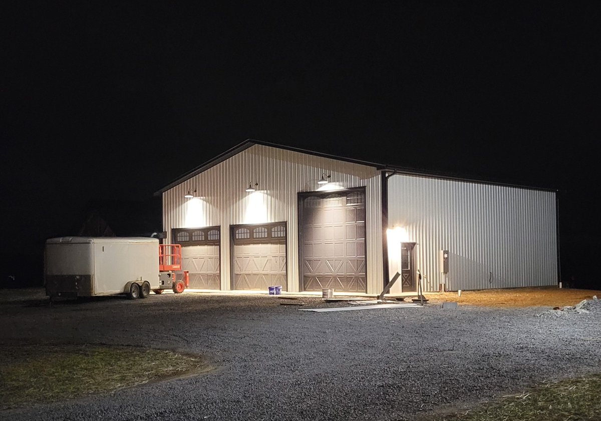 OlekevEller's tweet photo. Milestones today.....
Screen Porch completed ✅️
Perimeter lighting operational ✅️
Heat turned on and warming up ✅️
God continues to bless us. https://t.co/kjl2YR3deE