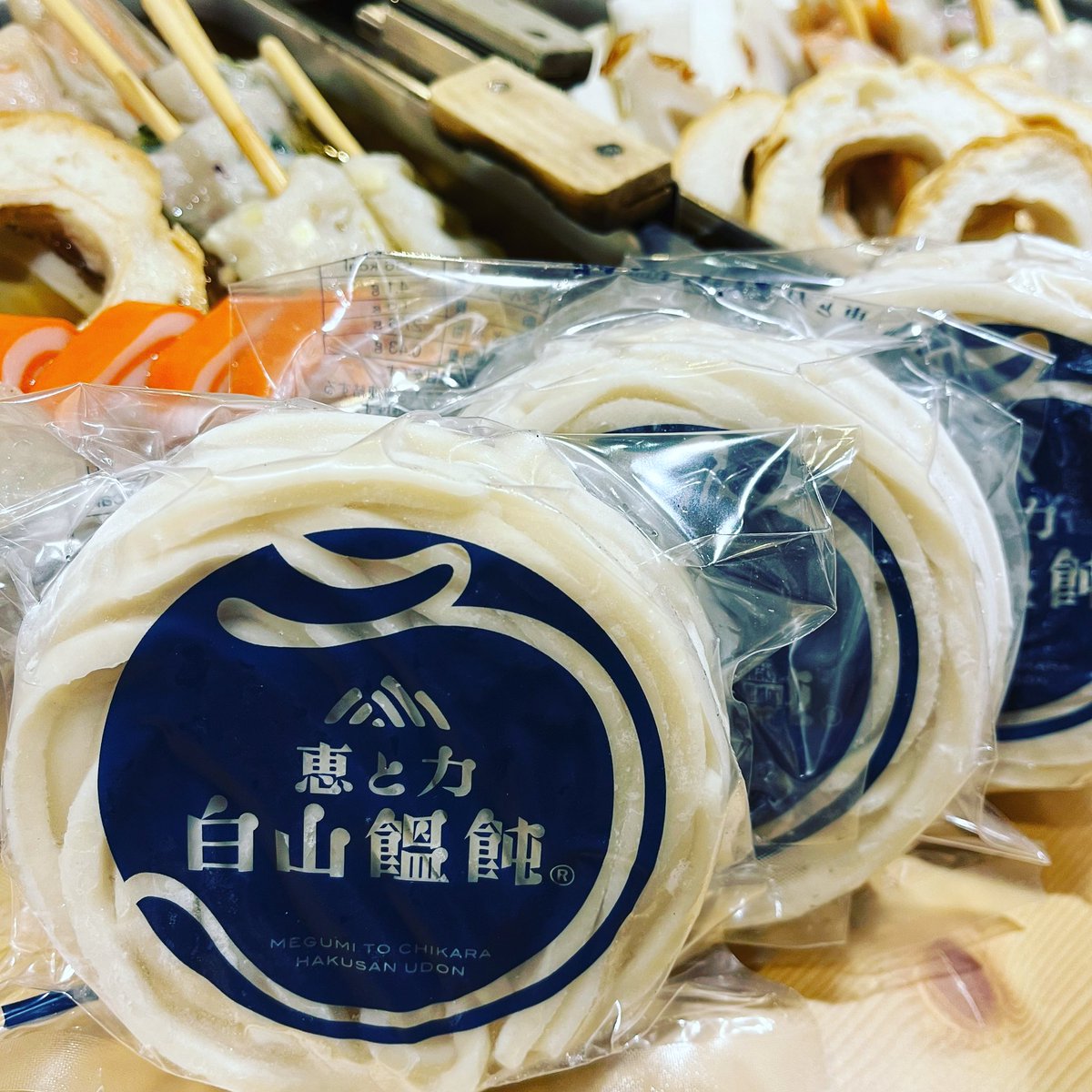 MentsuruClub's tweet photo. ご家庭でも美味しく食べやすい冷凍うどんを考案しました。
〜お鍋に最適冷凍うどん〜
⚫︎食べたい分だけレンジで簡単調理
⚫︎1玉1玉包装されて食べ切りサイズ
⚫︎食べやすい長さ、丁度良い太さ
⚫︎お鍋で煮込んでも型崩れしない
⚫︎冷凍だから長期保存可
⚫︎保存料、着色料は不使用の本格うどん https://t.co/JsNfvZQmLx