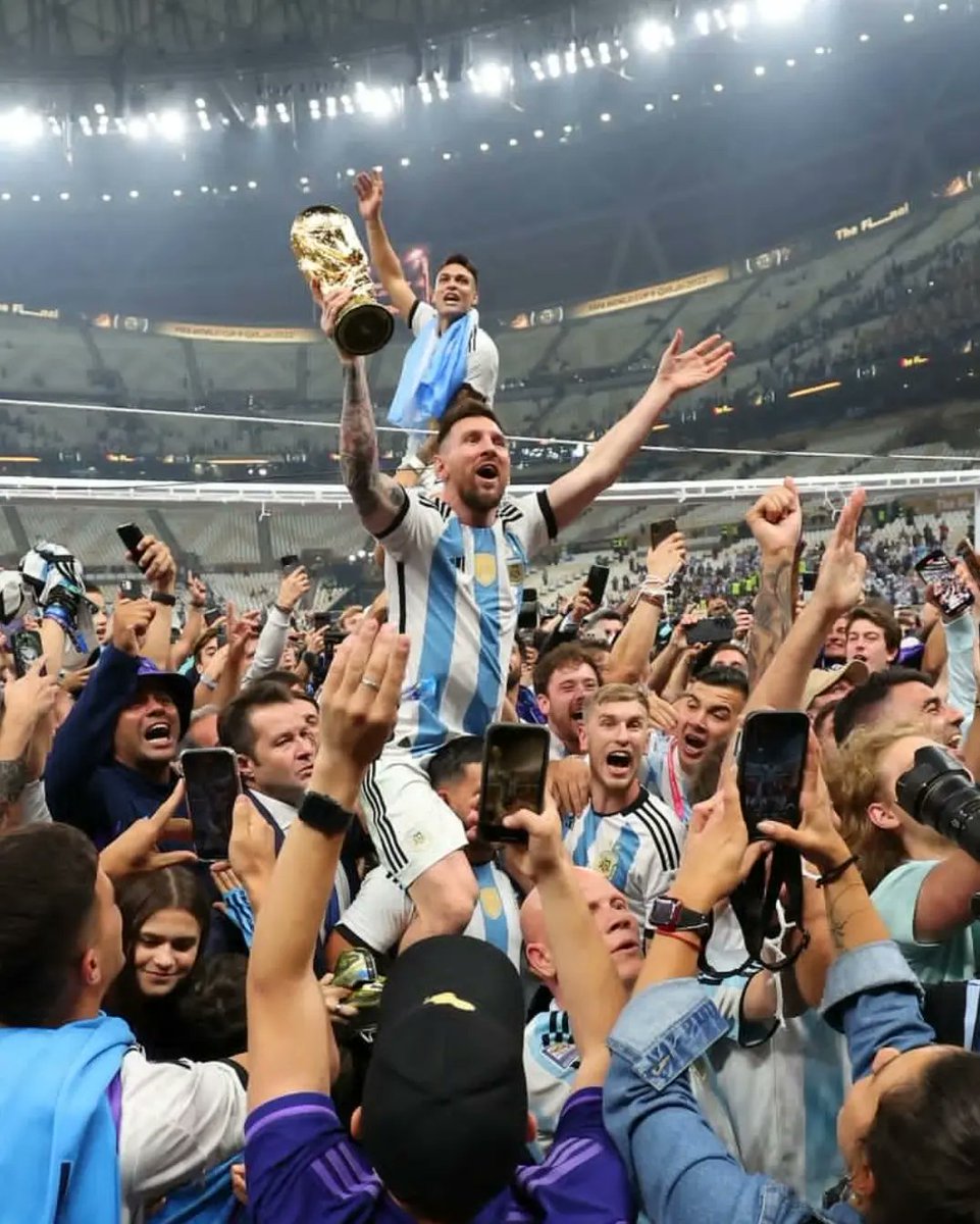 AlexMarconi82's tweet photo. There wasn't any footballer in #LusailStadium. I saw 11 #Warriors who were fighting to take the #WorldCup to their own Country after 36 years. They fought with their #Hearts and in the end they were who wins. #AlbiCeleste are the new #CampeonesDelMundo. I'm sure Diego is happy. https://t.co/gy5I0gUUdD
