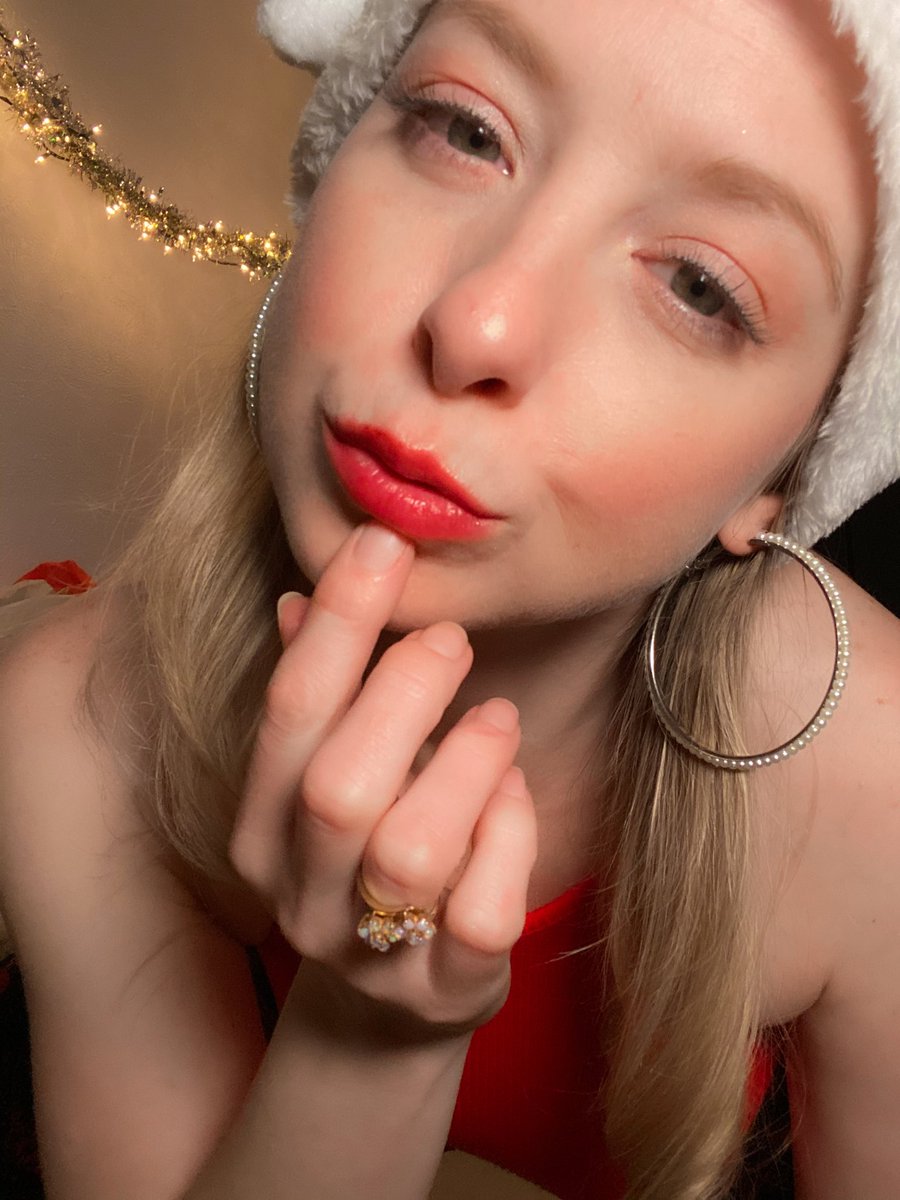 Very Merry Christmas 🎄🎁🎅🏻

It’s #TuesdayTrivia
After Red and Green, what are the two most popular Christmas colors? 
✅️me out onlyfans.com/SunnyLaneLive 

#SpreadingChristmasCheer #Trivia #Fun