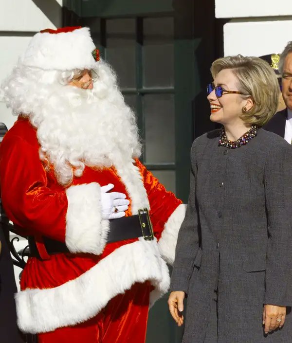 Wishing you &amp; yours a cheerful holiday season from all at the #ClintonHouse!🎅🕶

May we all find the joy that HRC has for Santa in our own celebrations, this weekend &amp; always.

The #ClintonHouseMuseum is closed today, Sat 12/24. 

📸Joyce Naltchayan/AFP
📍#FayettevilleArkansas