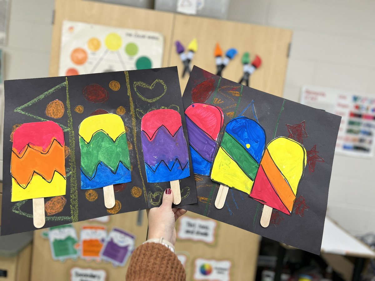 artwithyospin's tweet photo. Wrapped up our color unit! Here’s first grade primary/secondary colors ice pops, 2nd grade complementary color cupcakes, and 3rd grade warm/cool fish. #elementaryart #artteacher #colortheory #elementaryprojects #arteducation https://t.co/F0pni5dl7l