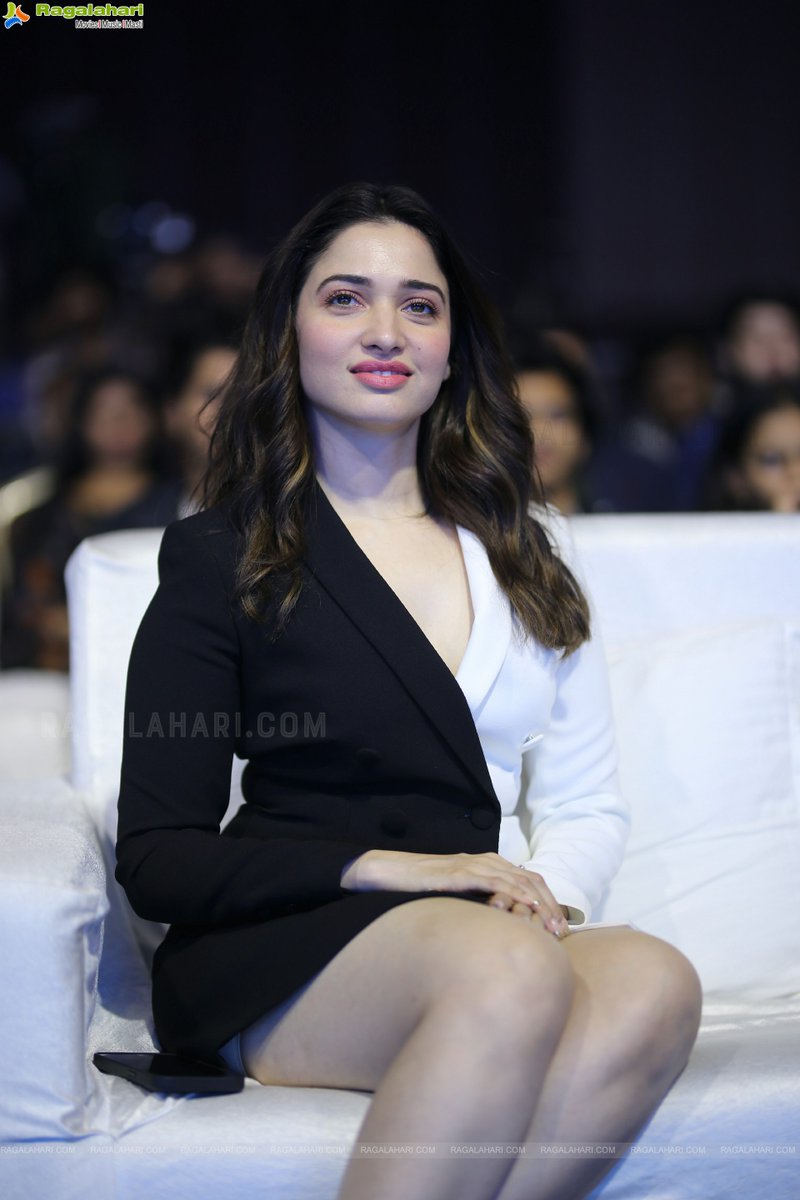 JrNiharika's tweet photo. Wanna be a Slave under her Thighs 🙇 Tammu Supremacy 🔥
#Tamannaah #TamannaahBhatia

#HappyBirthdayTamannaah #HBDTamannaah https://t.co/0m5eJ8M0nW