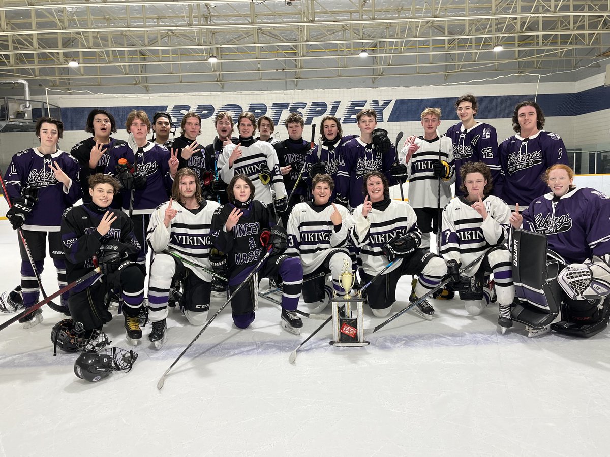 MasseyHockey's tweet photo. Team white squeaks it out in the final to take home the Kit Kat cup for 2022! #christmasfun https://t.co/Uq0Dk0Uzvy