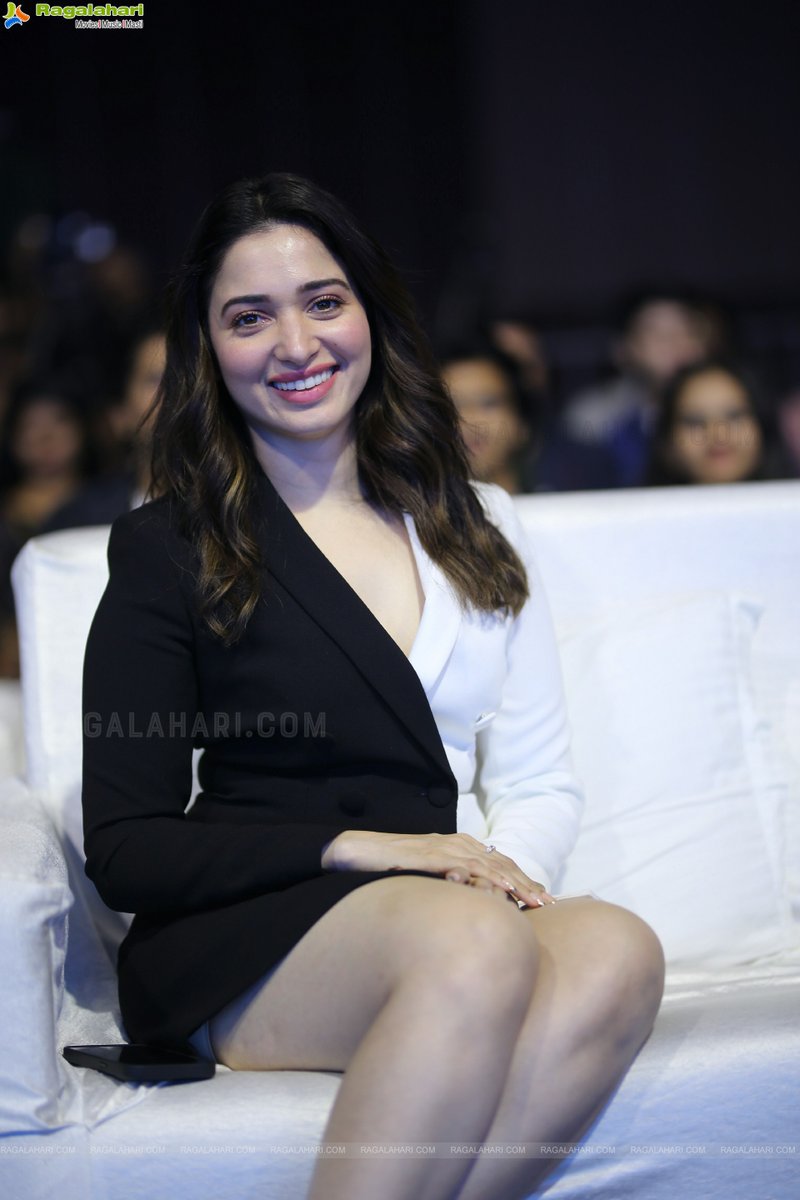 JrNiharika's tweet photo. Wanna be a Slave under her Thighs 🙇 Tammu Supremacy 🔥
#Tamannaah #TamannaahBhatia

#HappyBirthdayTamannaah #HBDTamannaah https://t.co/VreY4vSdTX