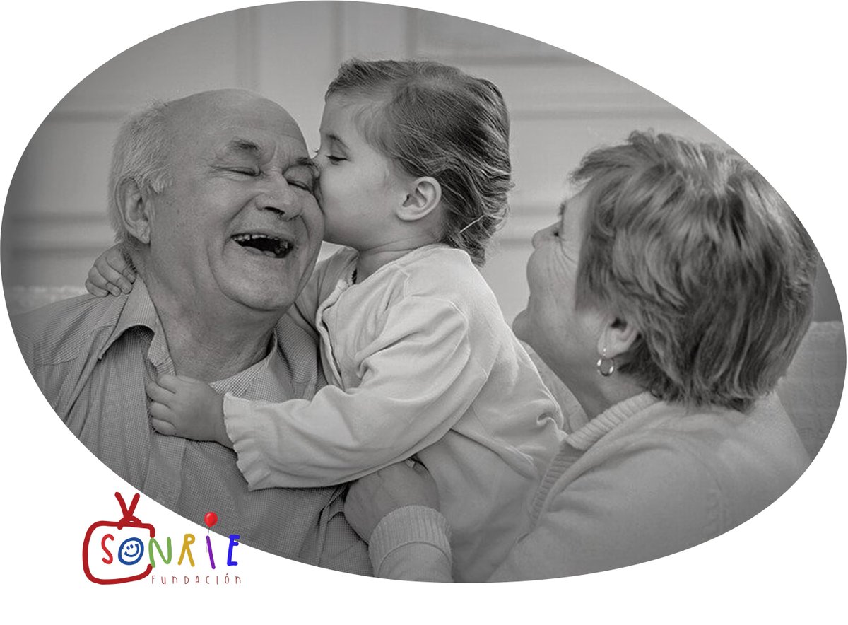 Fund_Sonrie's tweet photo. Los abuel@s son un pilar fundamental para los niet@s, son fuentes inagotables de cariño, sabiduría y enseñanza. 

Inculquemos a l@s peques amor por los más grandes del hogar para que les inyecten vida. 

¡Amor y armonía para la unión familiar! 
#TipsFundaciónSonríe https://t.co/E1LX1bRRkx