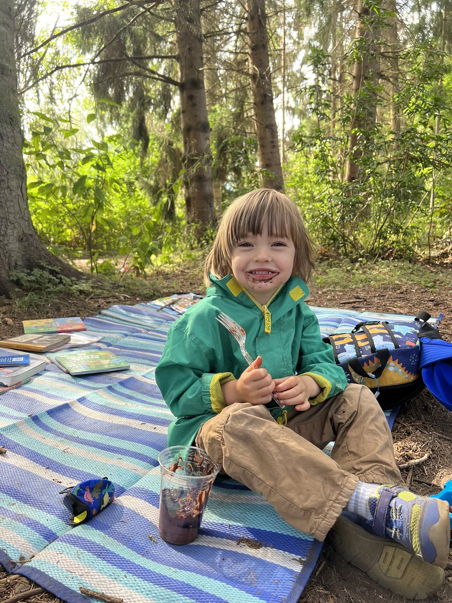AhoAutumn's tweet photo. Implications of art to make a difference in retaining environmental knowledge to directly benefit the students. These implementations can bridge the gap between the outdoors and art, and allow educational resources to reach a wider audience. #POEcap #TwitterPresentation (6/6) https://t.co/gPb9QBcOLZ