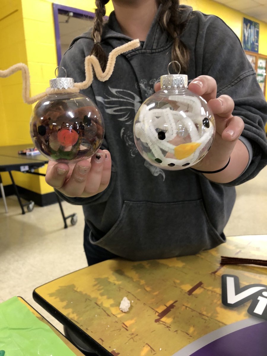 ScienceBrandt's tweet photo. Last Student of the Month Social for the semester. Ss played games and enjoyed making crafts. (Sponsored by Student Council) #studentled #studentleaders @VineMSKnox @DesireeOJones https://t.co/jQkwnaJqbK