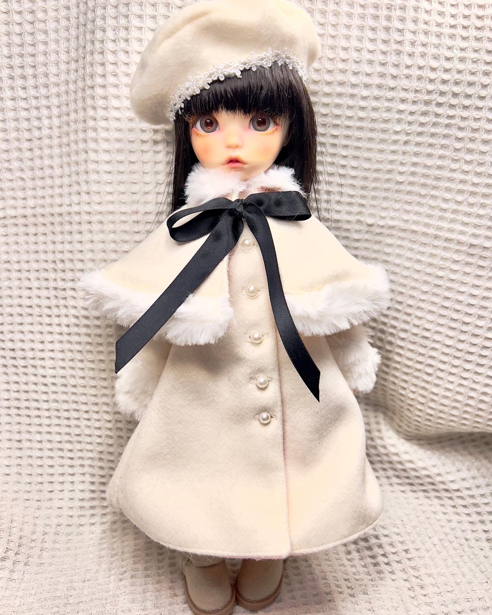 Plus1doll's tweet photo. Imda30ロリータコート✨
ケープもカフスも取り外し出来て、オソロのリバーシブルベレーも作ったぞ😊
ケープは他のドールさんでも使えるから便利かも👍
#imda #imda30 #imdacoco #imda服 #ドール服 #ドールコート https://t.co/hHgkfNLFU9