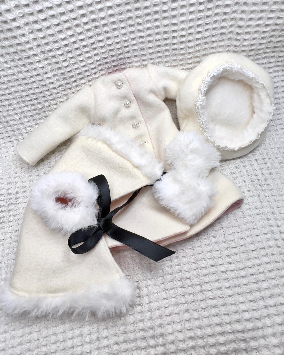 Plus1doll's tweet photo. Imda30ロリータコート✨
ケープもカフスも取り外し出来て、オソロのリバーシブルベレーも作ったぞ😊
ケープは他のドールさんでも使えるから便利かも👍
#imda #imda30 #imdacoco #imda服 #ドール服 #ドールコート https://t.co/hHgkfNLFU9