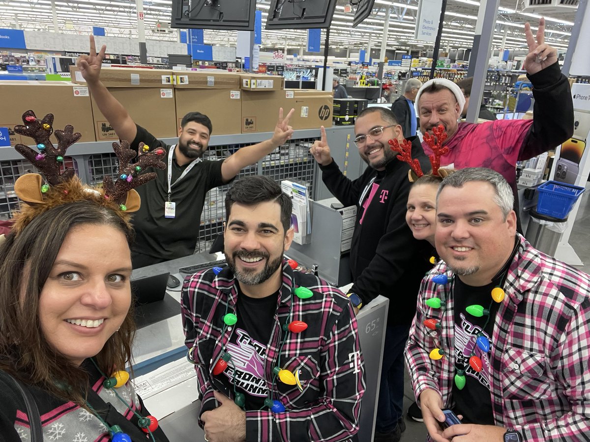 What a joyful day spreading holiday cheer across the FL SMRA zone!  The Front Runners certainly know how to Go, Grow and Win together!  #SMRASoutheast #GoGrowWin