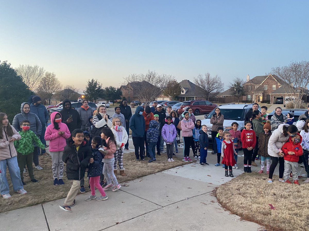 Counselor_Isler's tweet photo. What a great night to spend out caroling in the @Boals_Frisco neighborhoods tonight!! #BoalsIsThePlaceToBe #FISDmadetoshine https://t.co/N7deHatAdq