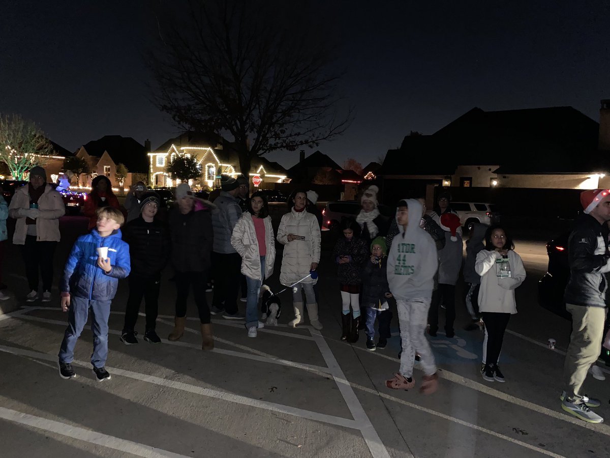 Counselor_Isler's tweet photo. What a great night to spend out caroling in the @Boals_Frisco neighborhoods tonight!! #BoalsIsThePlaceToBe #FISDmadetoshine https://t.co/N7deHatAdq