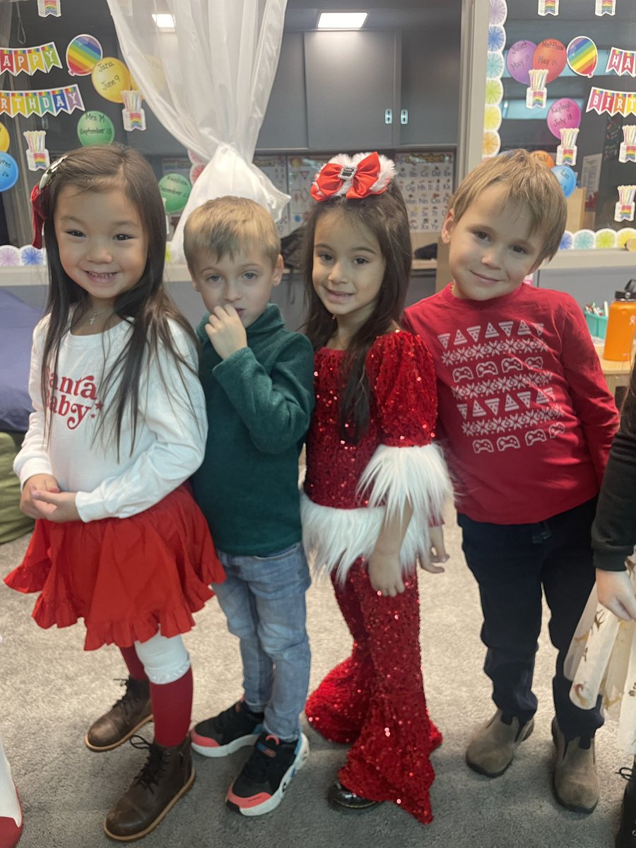 AliciaNorgard's tweet image. What a great turnout at the Pennoyer Holiday Concert! A fabulous show put on by our preschool through 4th grade students!!! 🎵🎄☃️ 🎅🏼