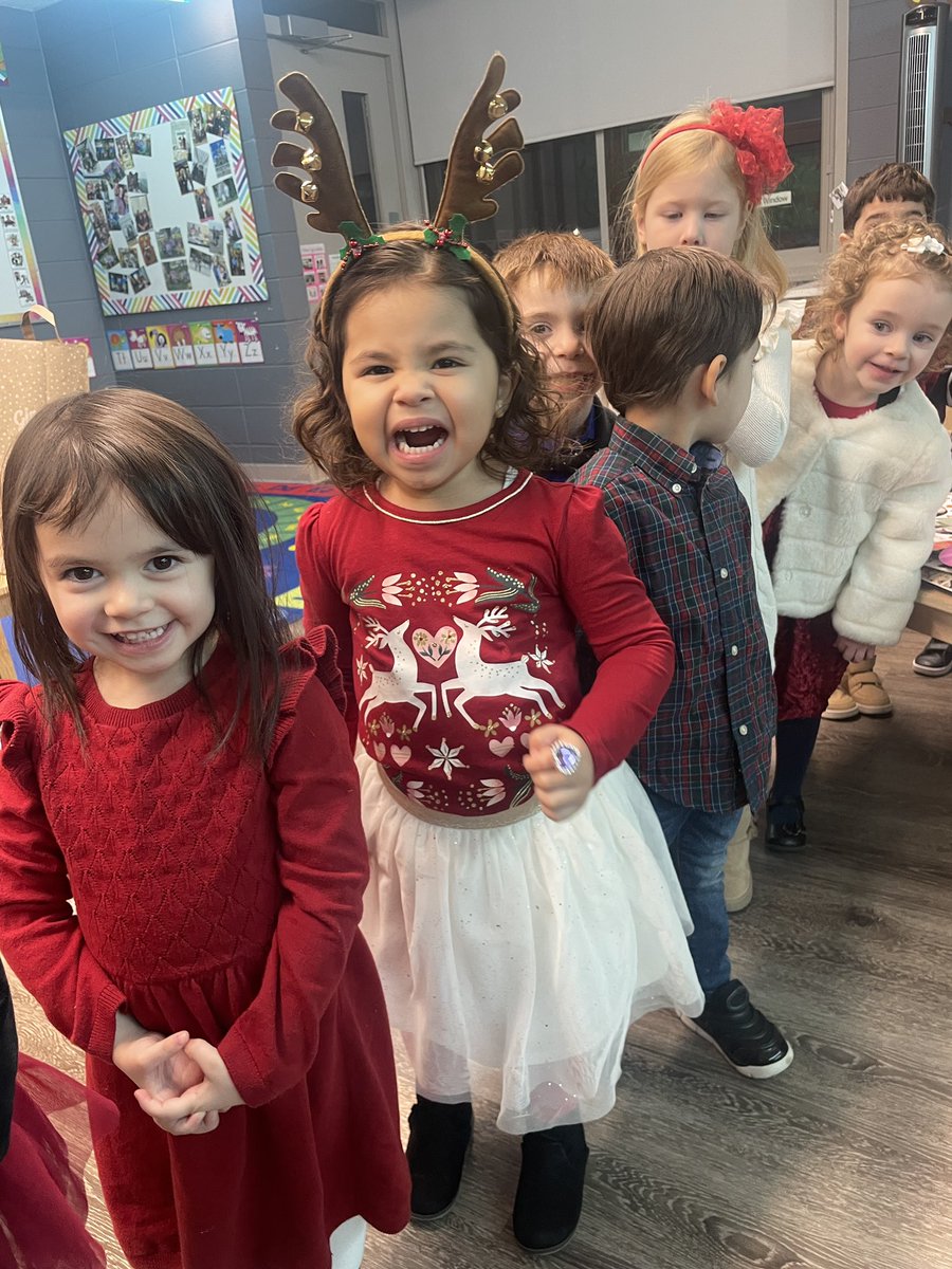 AliciaNorgard's tweet image. What a great turnout at the Pennoyer Holiday Concert! A fabulous show put on by our preschool through 4th grade students!!! 🎵🎄☃️ 🎅🏼