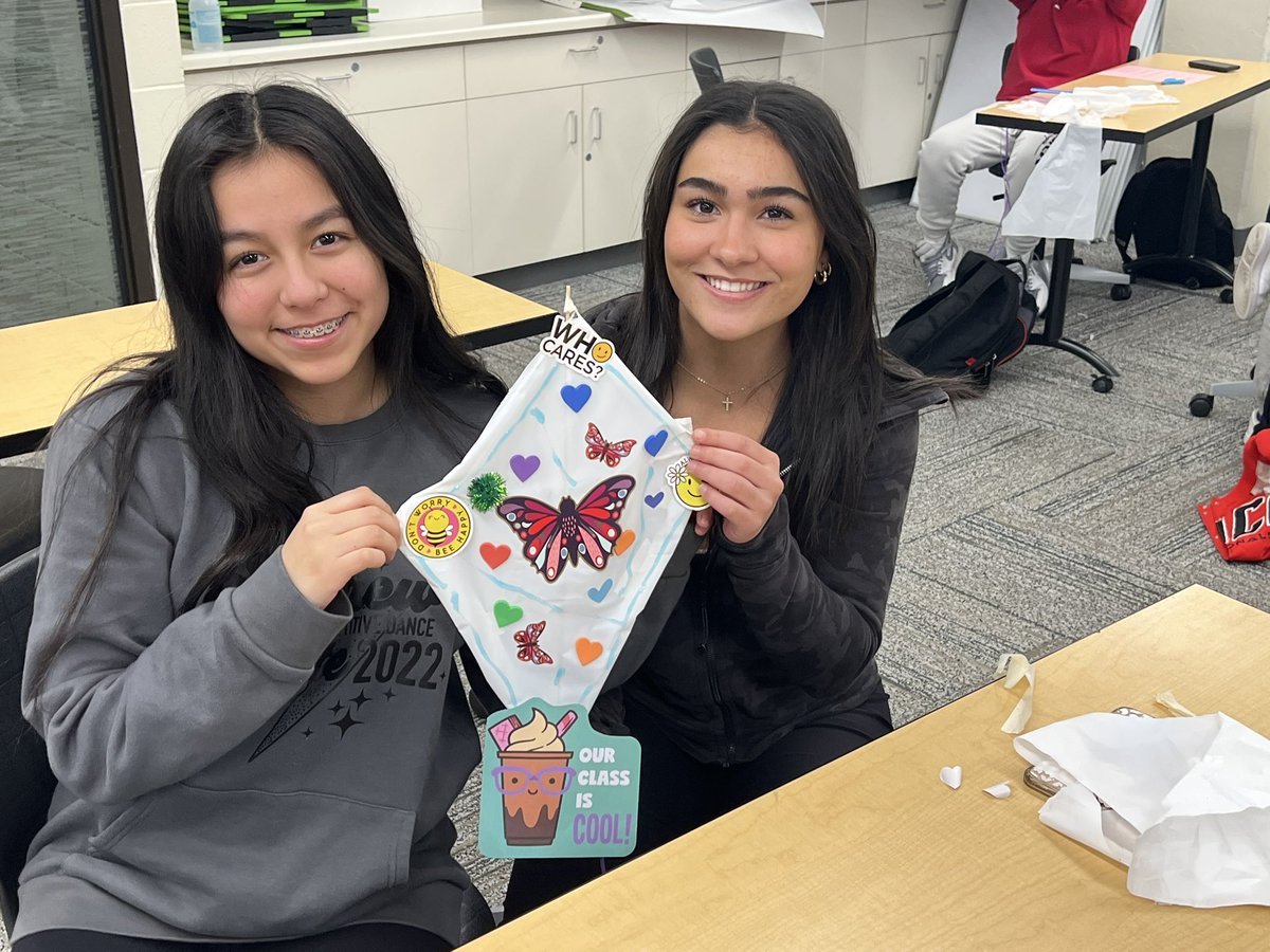 mathpatriots's tweet photo. Closing out semester 1 by creating kites in Geometry Accelerated. Practicing concepts like perpendiculars and congruence and having fun working together too! @stevensonhs https://t.co/PbGxKYIukd