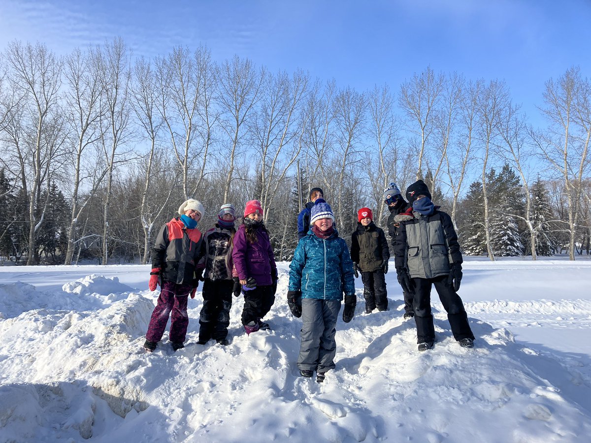 HTS_LSSD's tweet photo. Our first gr. 3 &amp; 4 Polar Bear Club of the winter! #htshuskies https://t.co/RK1wDv8dUz