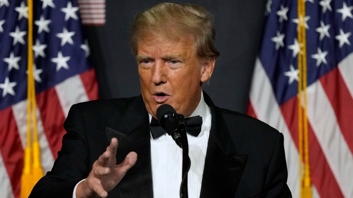 thehill's tweet photo. JUST IN: Democrats vote to release six years of Trump’s tax returns https://t.co/e5NcuN1kIE https://t.co/VIB0DBT0aO