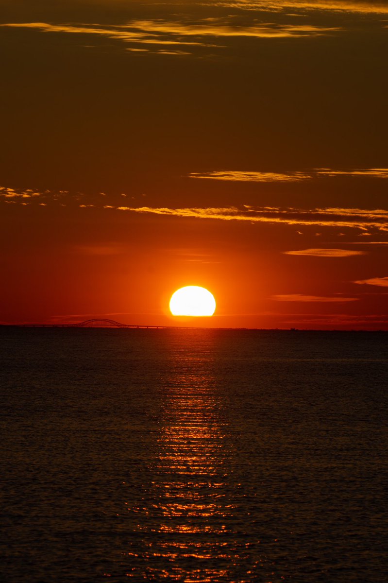 rivsauber's tweet image. Goodbye Autumn 
#goodbyeautumn #lastfallsunset #sunset #sunsets #sunsetphotography #sunsetparadise #SonyAlpha