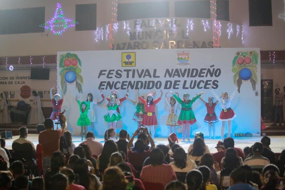 La magia de la navidad llegó a Lázaro Cárdenas 🎄❄️🎅🏻☃️ con la caravana navideña, el festival cultural y el encendió de luces ✨ que disfrutamos junto a muchas familias lazarocardenses. 

Los invito a disfrutar estas fechas compartiendo La Paz y el amor.