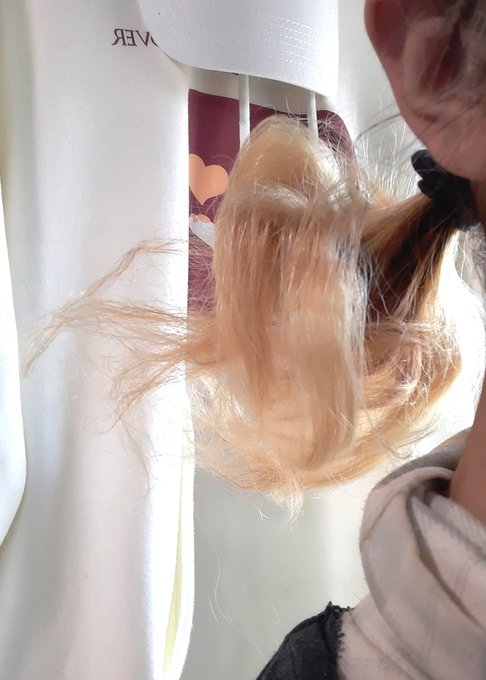 かみの毛あらぶってる!🤔じゅーりょくをむししすぎてる🙄🙄🙄 