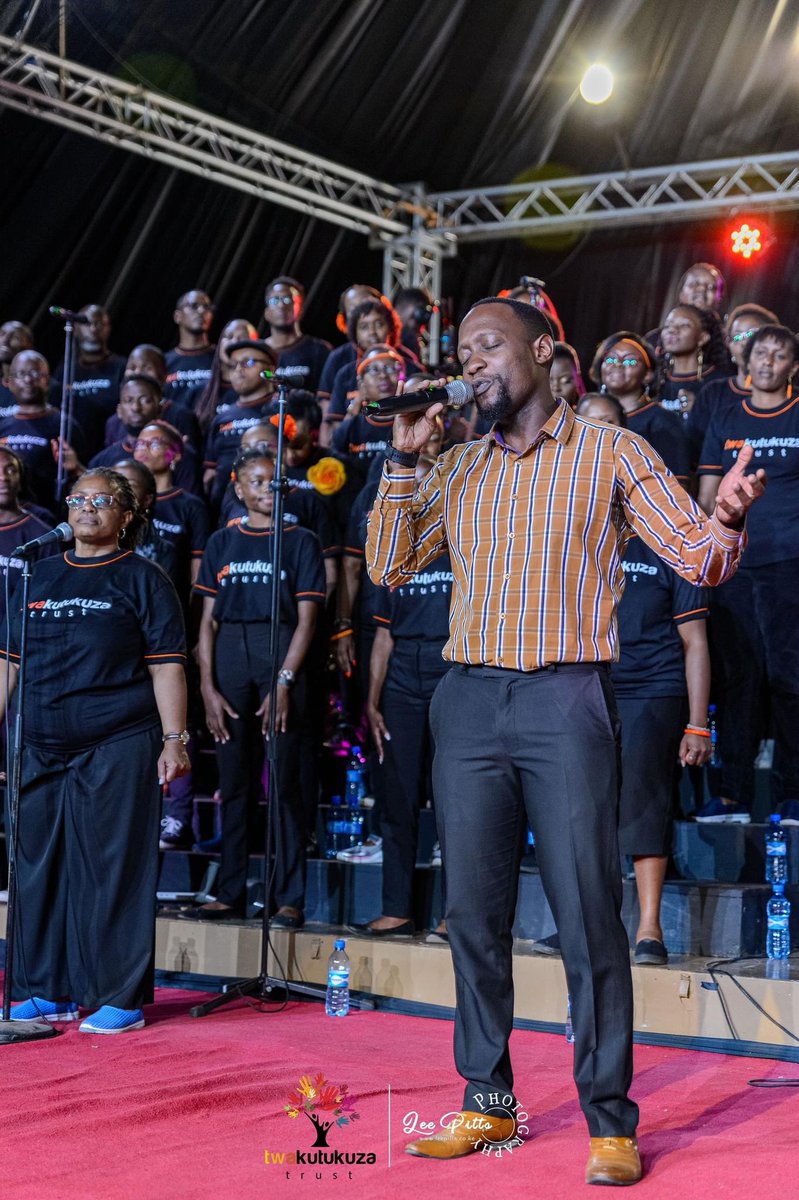 TwaTrust's tweet photo. Our 7th song in the #Twa2022 Playlist was “More Than A Song by Dunsin Oyekan” performed by @webi_ .
As we count days to Christmas, would you offer yourself as a living sacrifice to the Lord because you are His worship?
https://t.co/lHErYP25KN
#LiveOnPurpose #SendJudahFirst https://t.co/YHmD4CZT4f