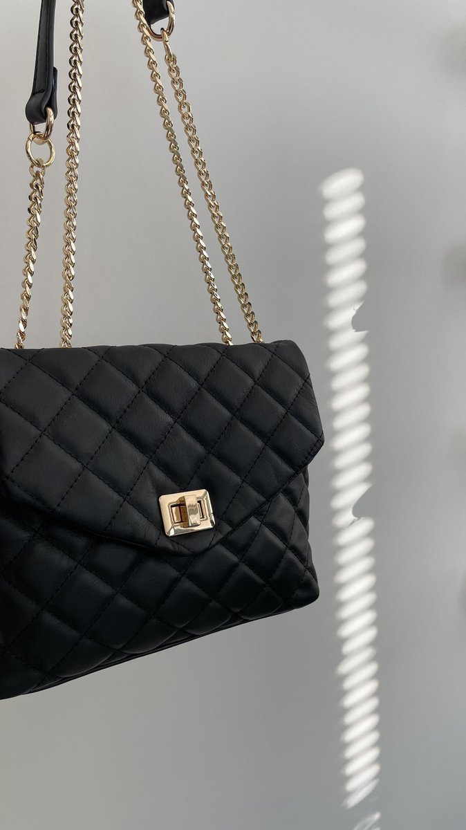 Badgal_Co's tweet photo. Une idée de cadeau >>> 

Le sac LAYNA (100% cuir) https://t.co/7NtKs3A91T